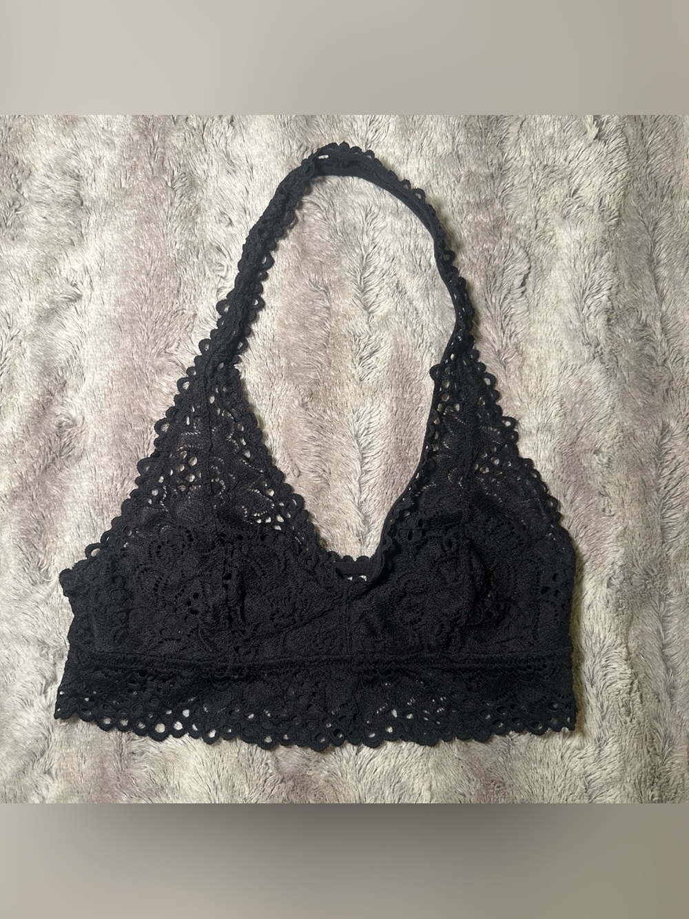 LIKE NEW women’s medium ‘Aerie’ Black lace halter bralette